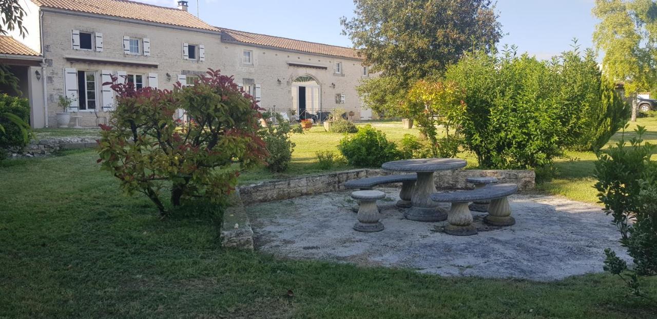 La Revetizon Bed & Breakfast Siecq Екстериор снимка